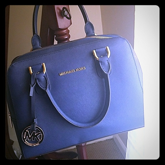 Michael Kors Handbags - Michael Kors leather bag (NWOT) negotiable price